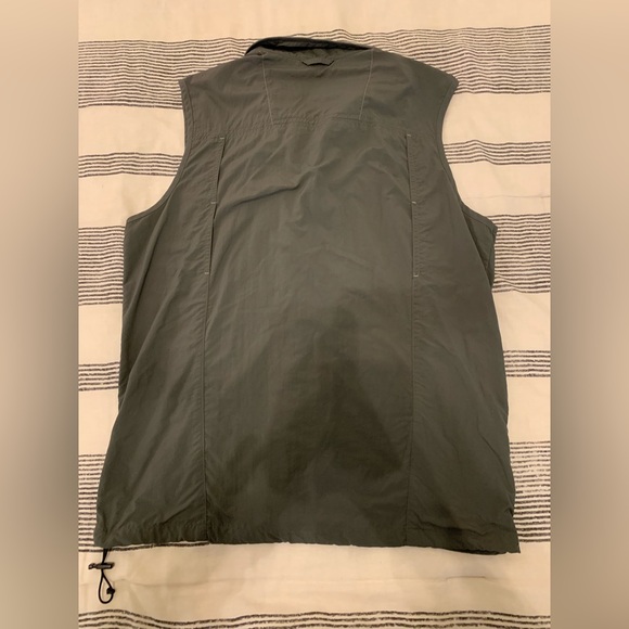 Columbia Men's Omni-Shade Silver Ridge Green Vest - Picture 5 of 7